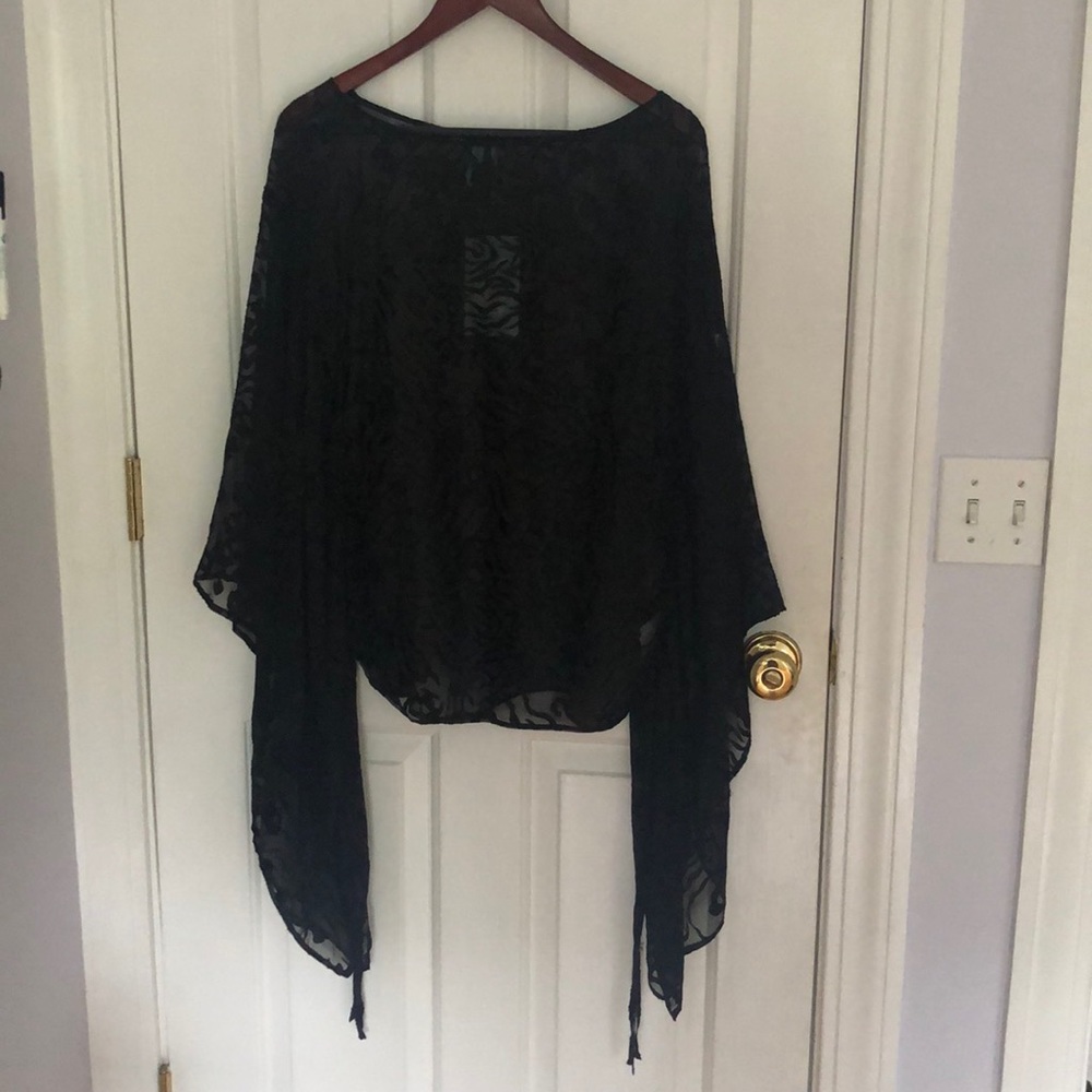 Guess women’s sheer blouse NWT